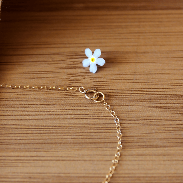 Collier en gold filled – Les petites fleurs bleues 