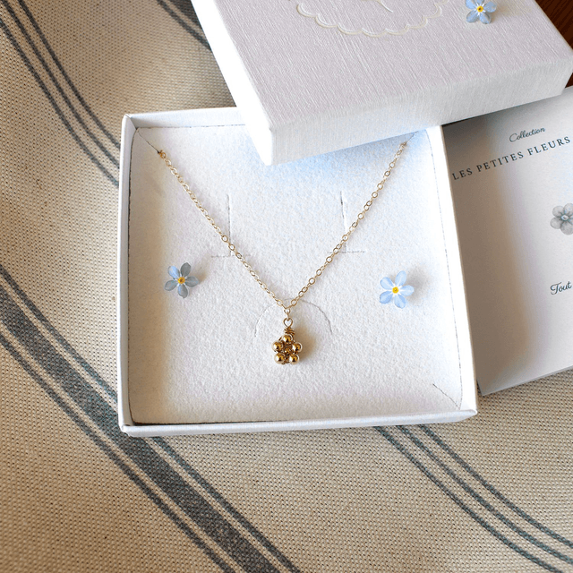 Collier en gold filled – Les petites fleurs bleues 