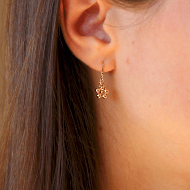 Boucles d’oreilles en gold filled – Les petites fleurs bleues 