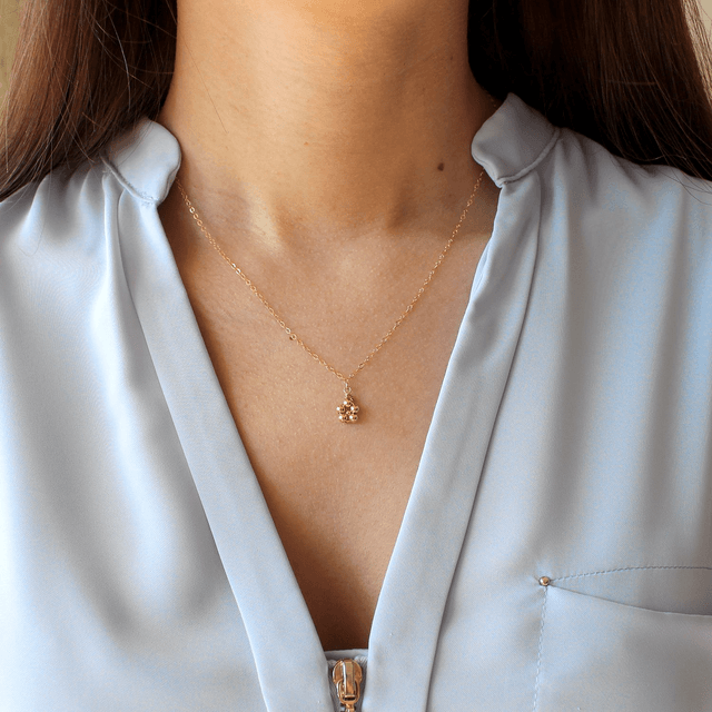 Collier en gold filled – Les petites fleurs bleues 