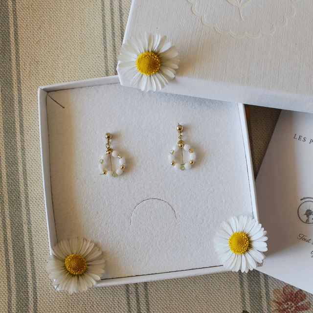 Boucles d’oreilles en gold filled – Les pâquerettes à bicyclette